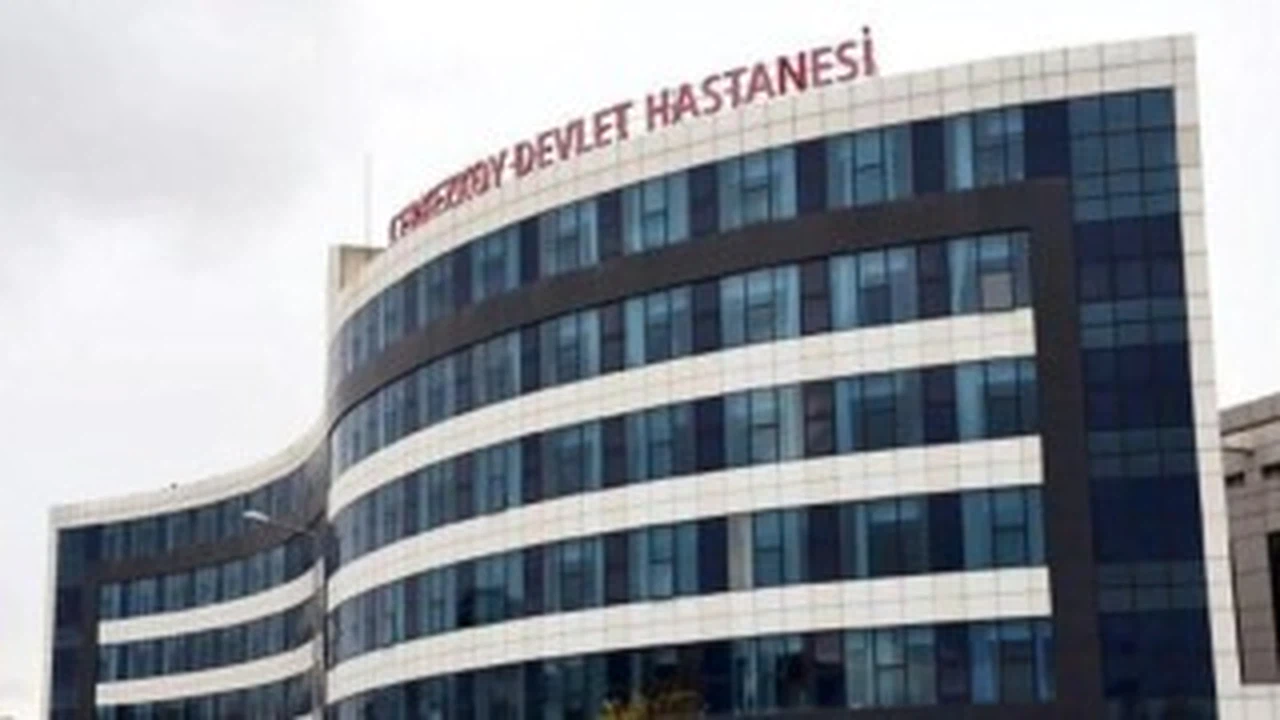 Özkiraz Cerrahpaşa'da da kendisini doktor olarak tanıtmış