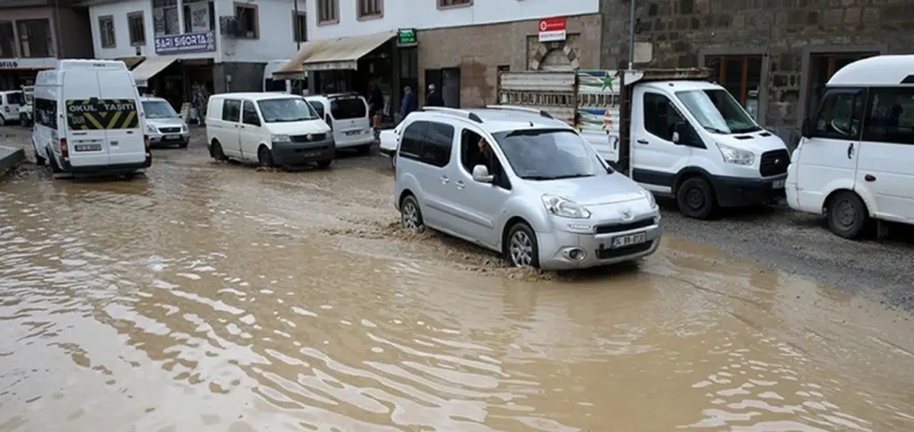 Bitlis'te sağanak etkili oldu