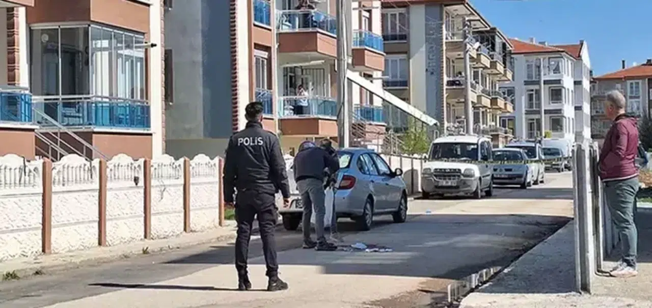 Tartıştığı eşini tabancayla öldürüp, intihara kalkıştı
