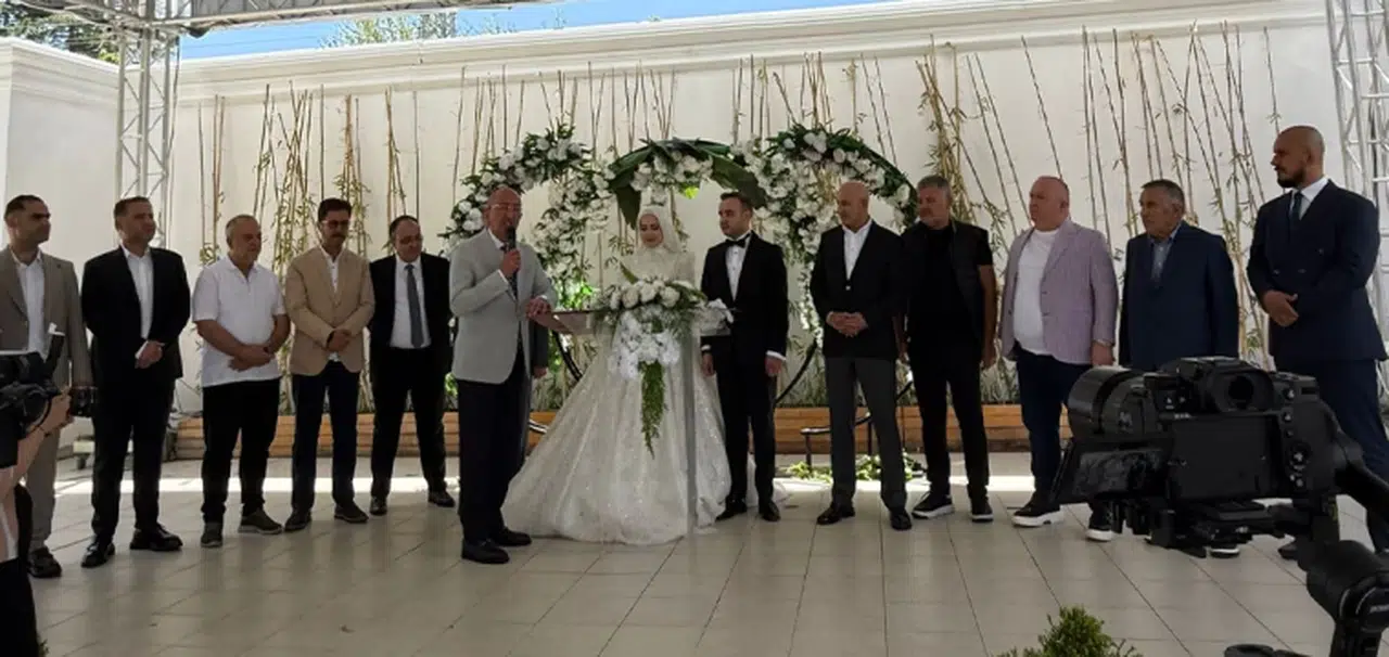 SENANUR VE MEHMET DÜNYAEVİNE GİRDİ