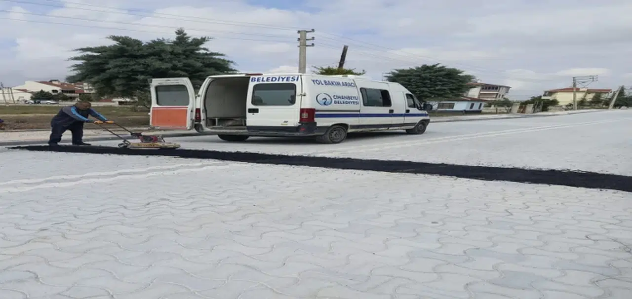 Konya'da yol bakım atağı devam ediyor