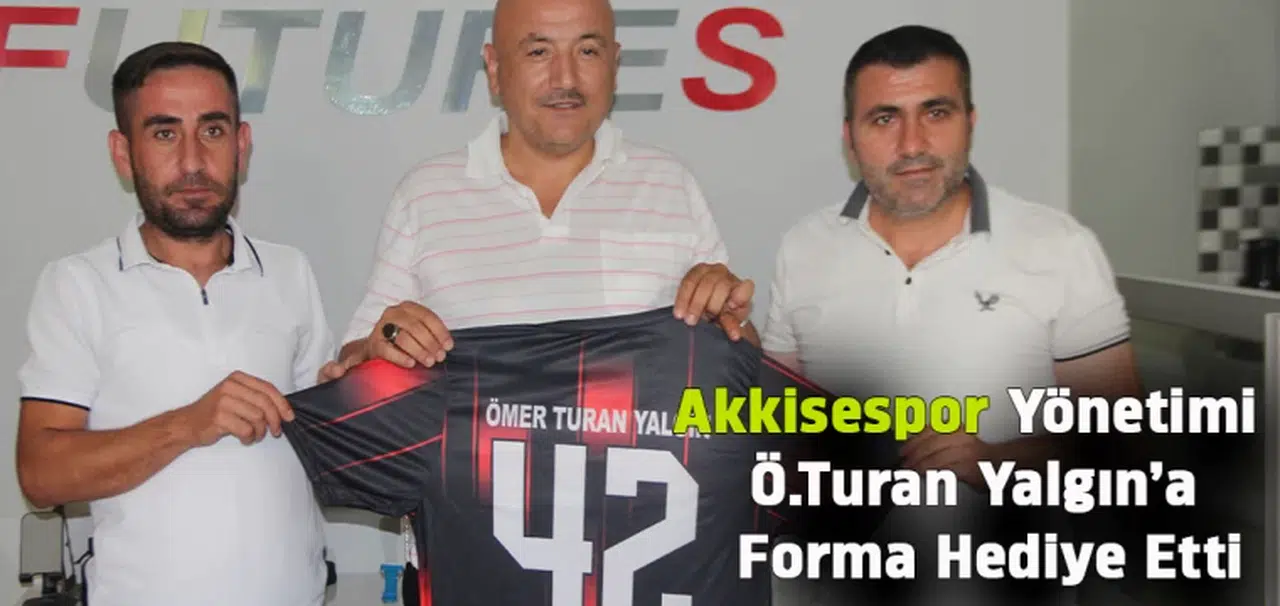 Akkisespor  Yönetimi  Ö.Turan Yalgın’a  Forma Hediye Etti