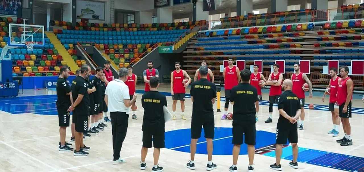 Büyükşehir Basketbol takımı sezonu açtı