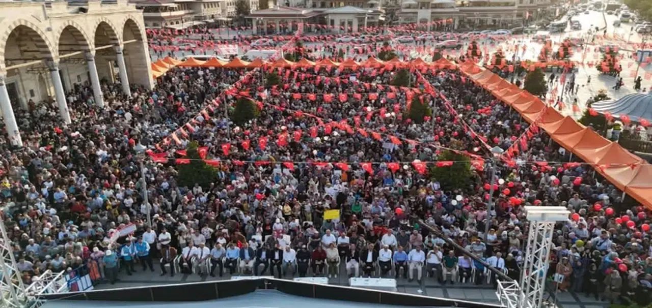 Mevlâna Meydanı Dolup Taştı