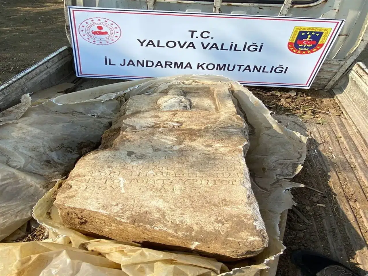 Yalova’da tarihi mezar taşı satışına jandarma baskını