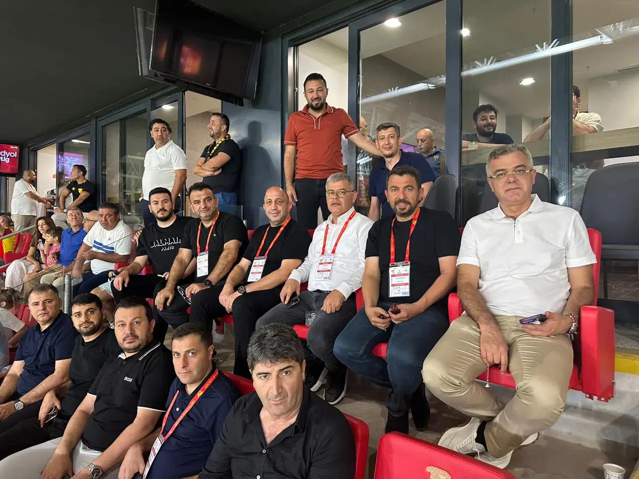 Konyaspor yönetimi Göztepe maçında tam kadro