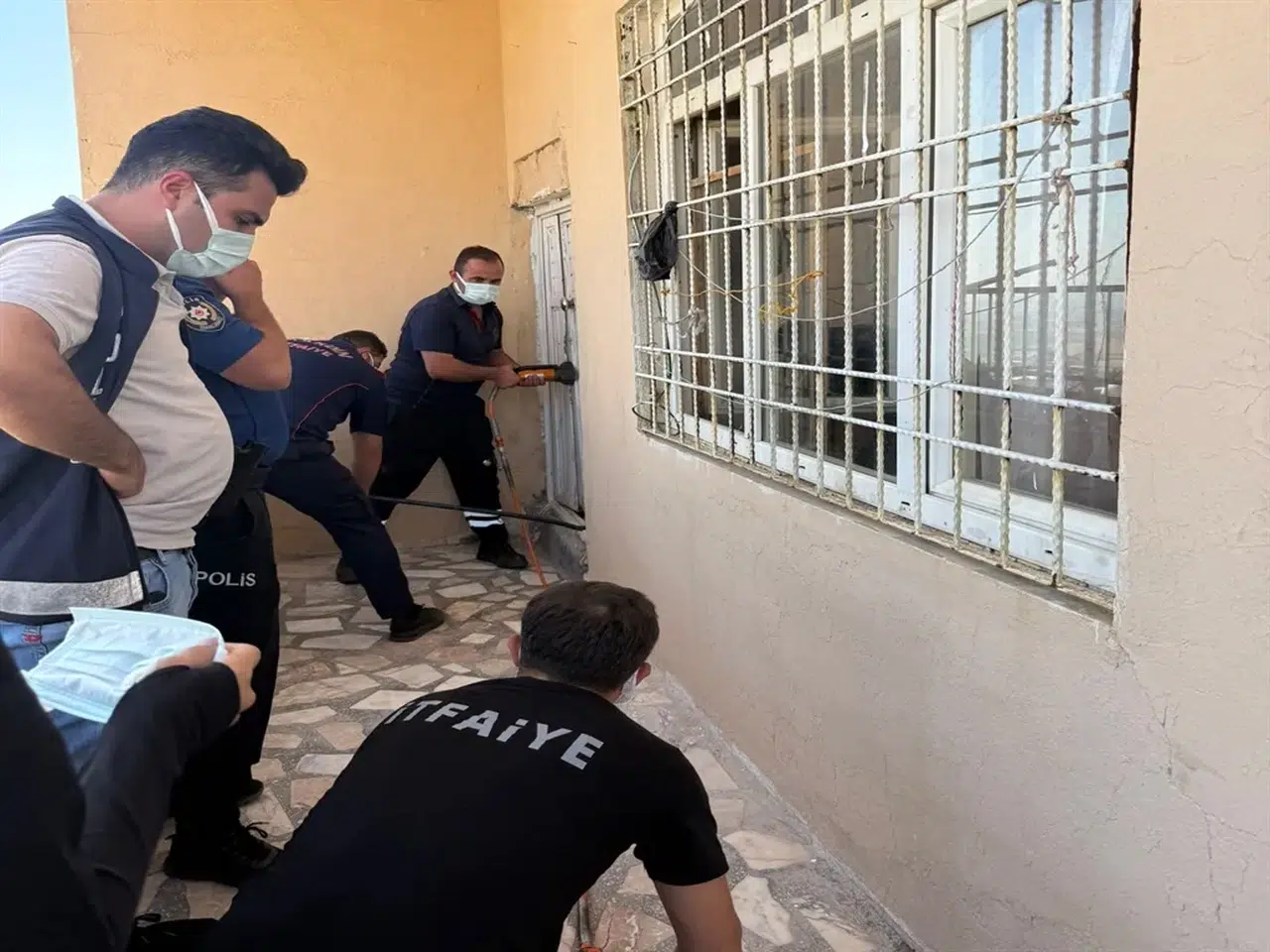 Haber alınamayan kardeşler 10 gün sonra evde ölü bulundu
