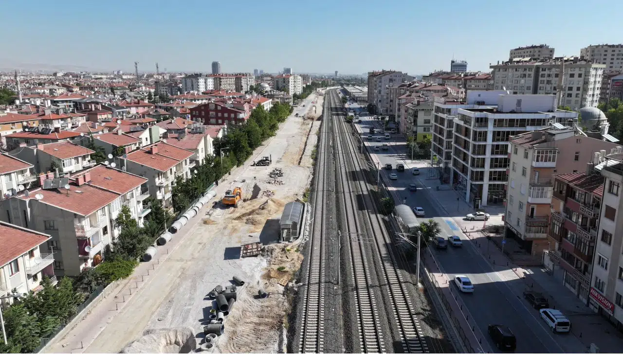 KONYARAY Banliyö hattında çalışmalar yarıyı geçti