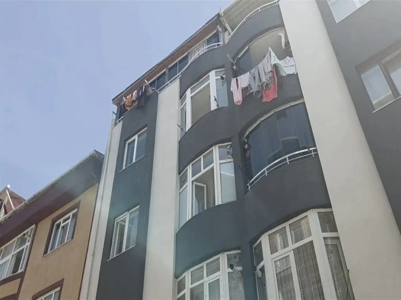 Esenyurt’ta 1 yaşındaki bebek 5. kattan düştü