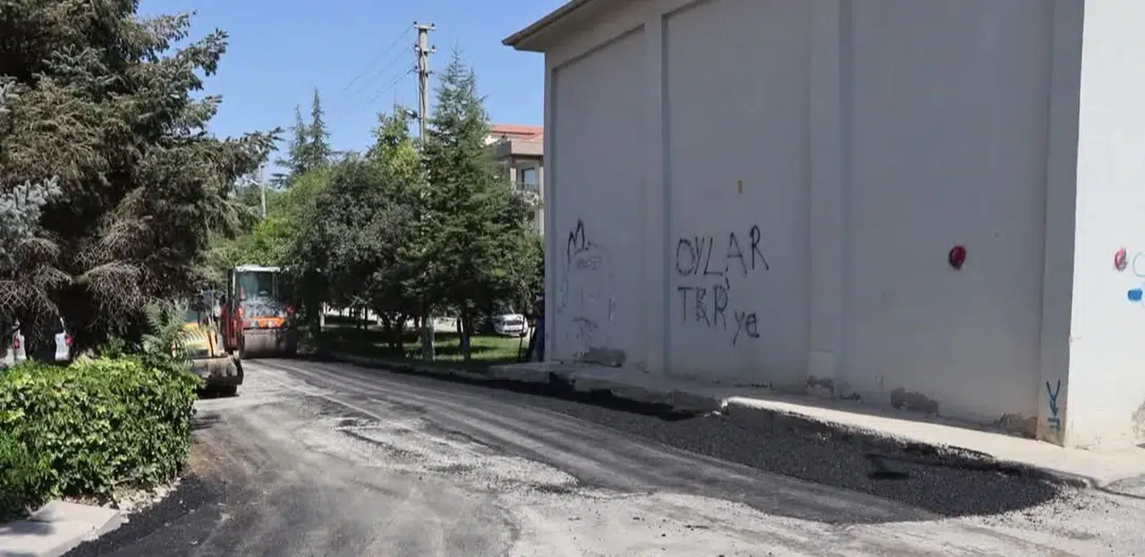 Konya'da mahallelere güvenli ulaşım için ekipler sahada!
