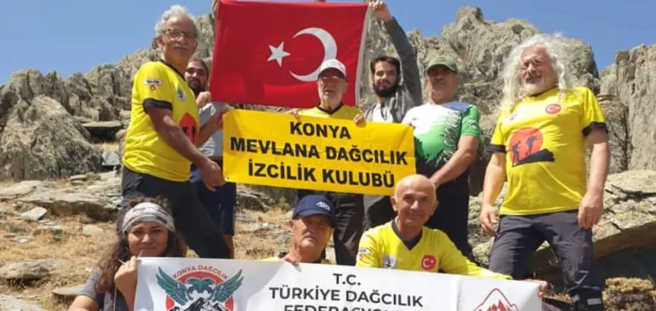 Mevlana dağcıları Bağrıkurt’un zirvesinde