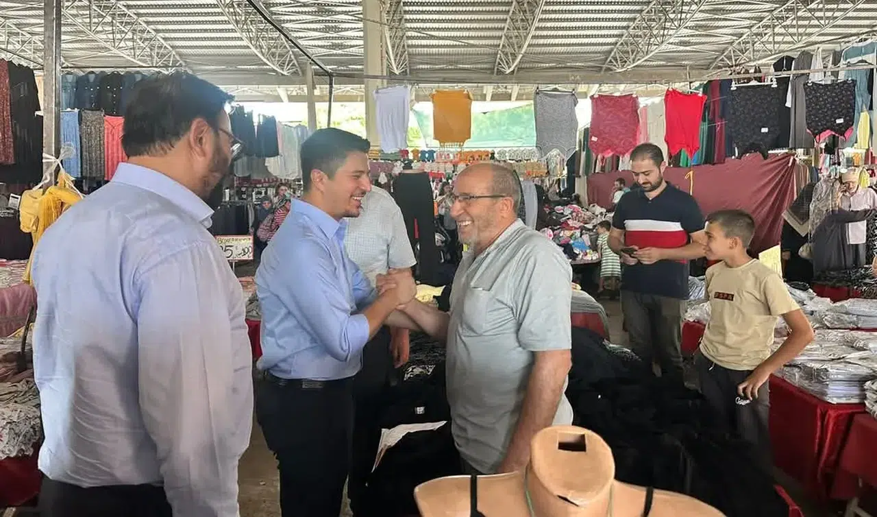 Konya'nın genç vekili sahada: Notlarını aldı!