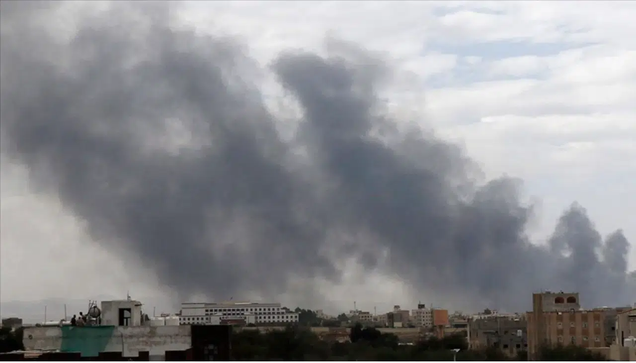 Yemen'in başkenti Sana'da patlamalar duyuldu