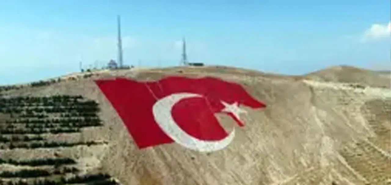 Türkiye’nin en büyük bayrağı işleniyor