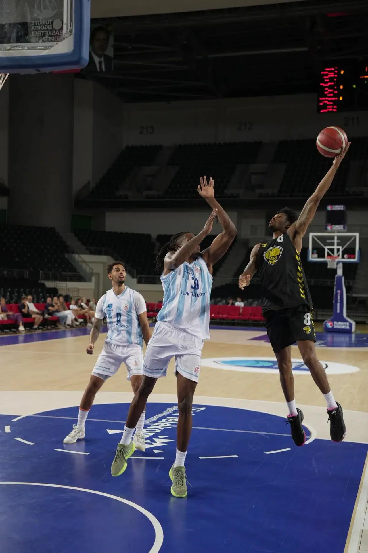 Büyükşehir, Telekom'a direnemedi 86-66