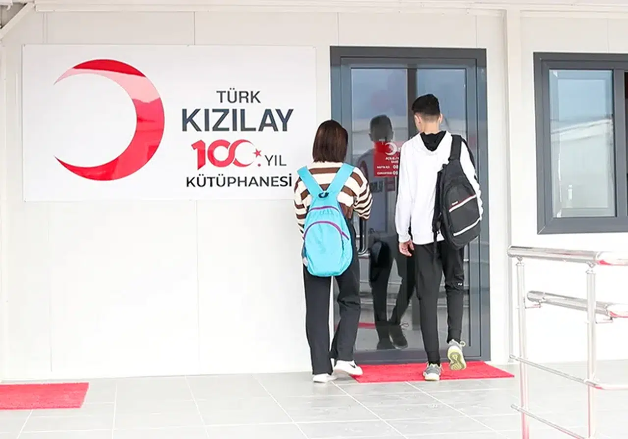 Depremzede gençlerinin azmi: Kütüphanede çalışıp YKS'yi fethettiler!