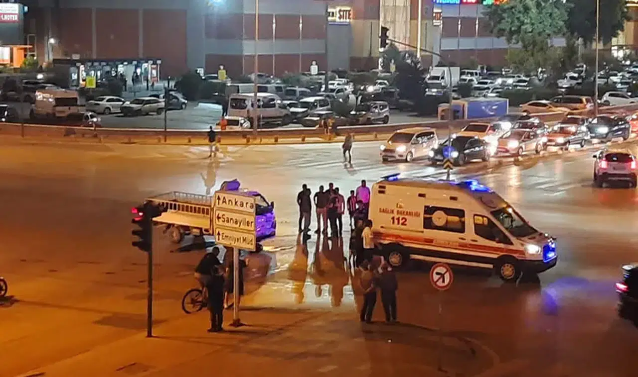 Kule Site-Manas Alt Geçidi önünde trafik kazası