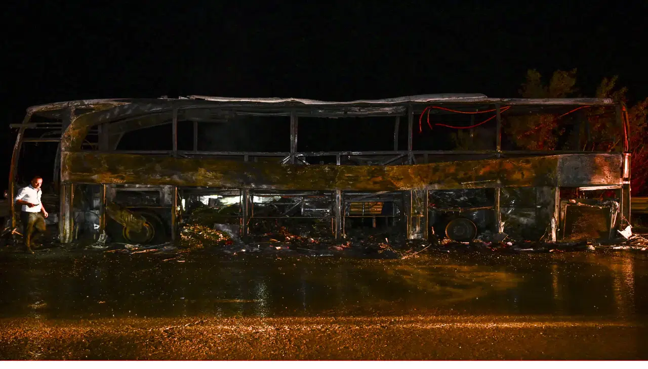 Ankara'da seyir halindeki yolcu otobüsü yandı