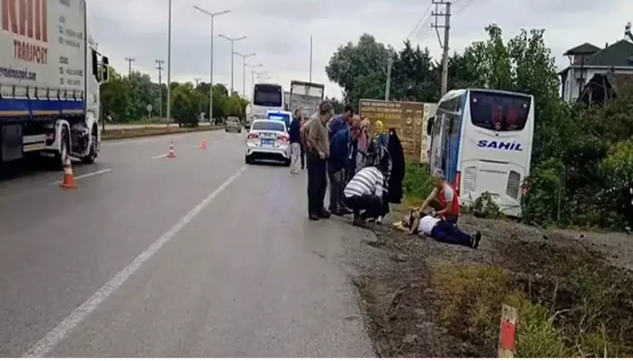 Yolcu otobüsü kamyonete çarptı