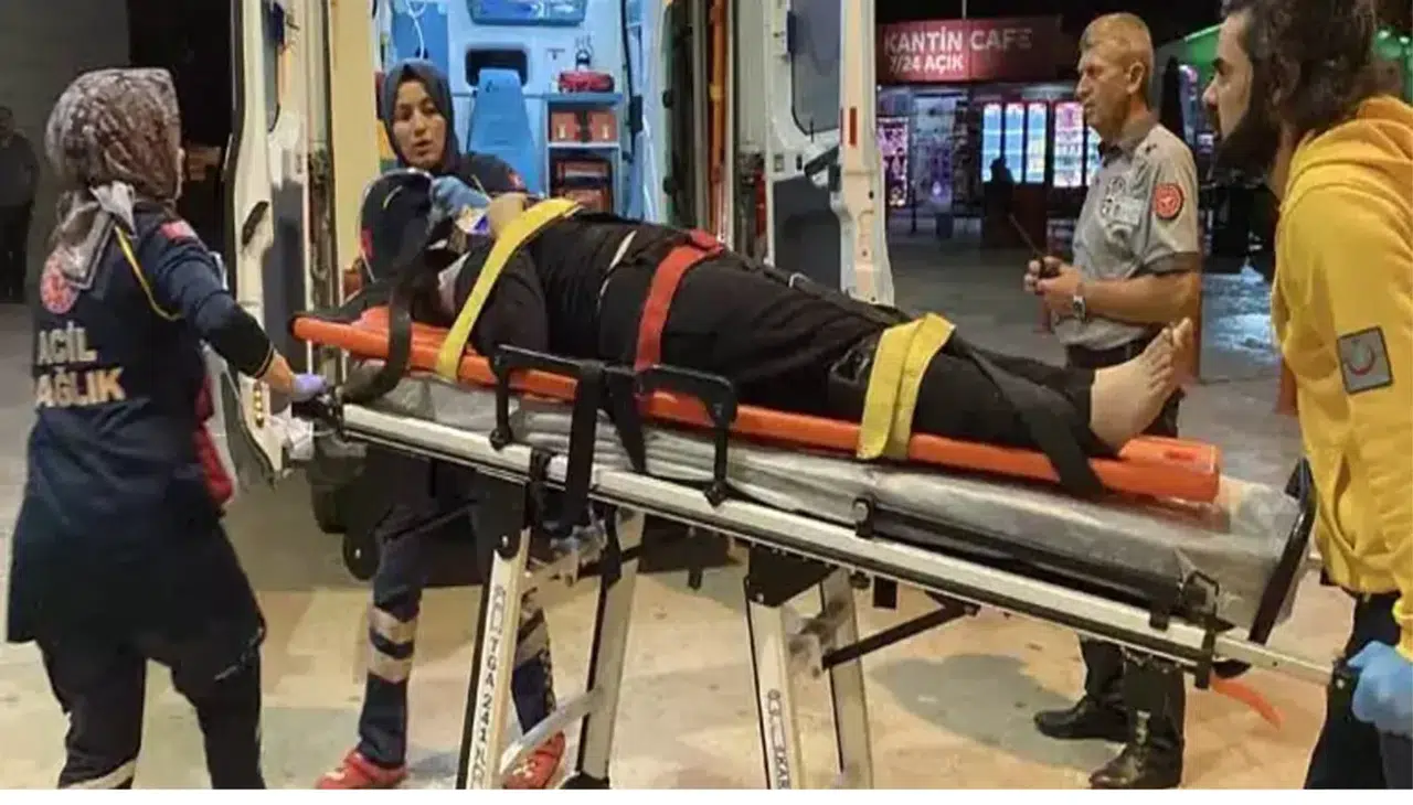3'üncü kattan düşerek ağır yaralandı