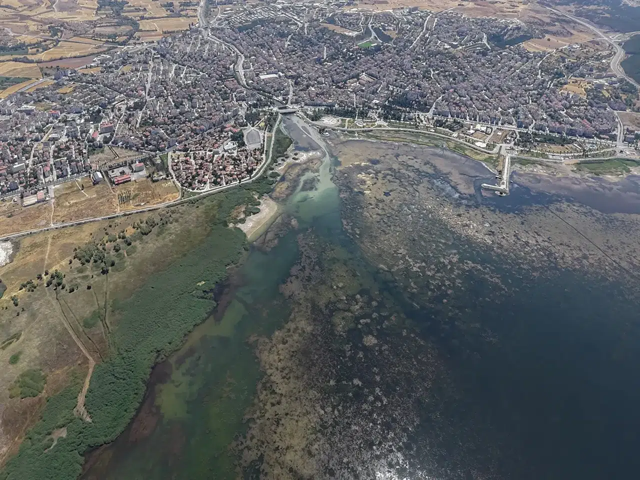 Beyşehir Gölü’nde su 1500 metre çekildi