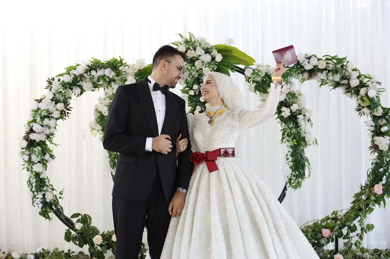 Ayşe ve Fatih muhteşem düğünle dünyaevine girdi