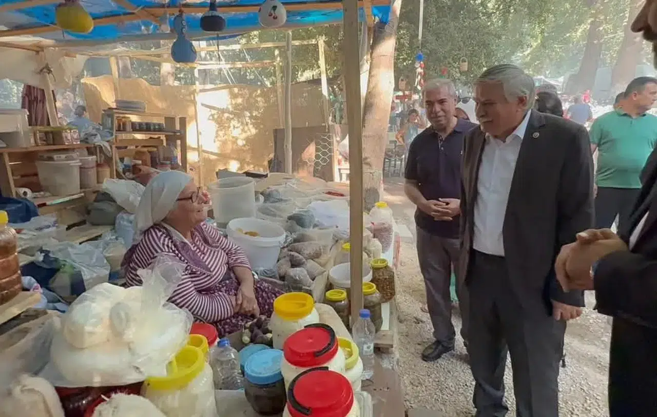 AK Parti Konya vekili pazar esnafıyla görüştü