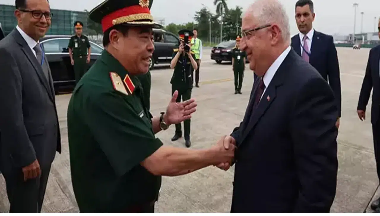 Bakan Güler, Vietnam’da