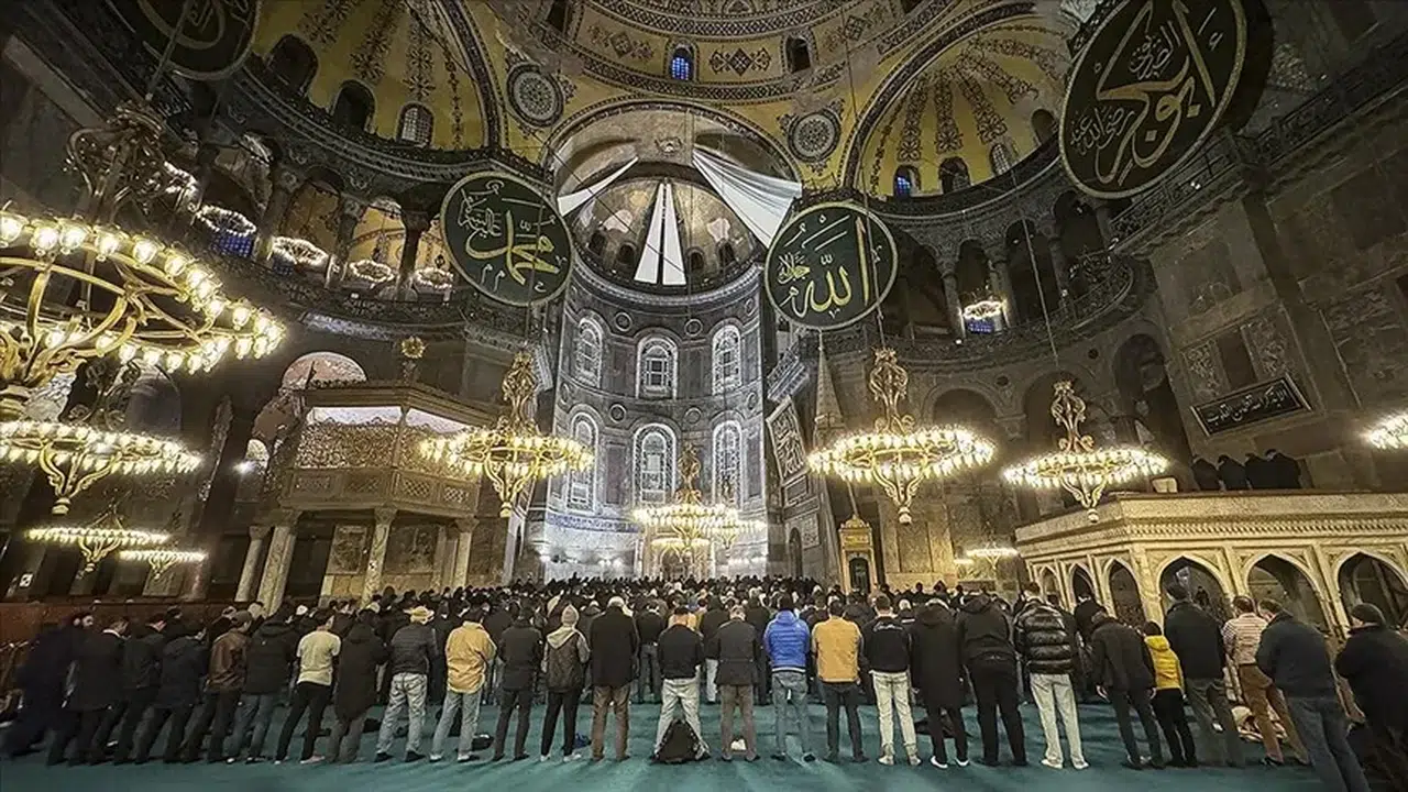 Peygamberimize vefa gecesi: Mevlid Kandili neden önemlidir?
