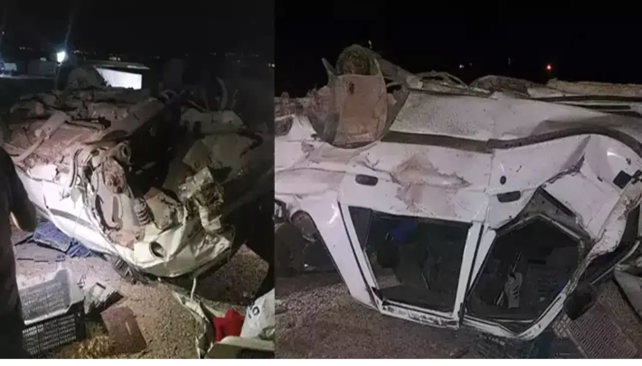 Otomobil, refüje çarpıp devrildi