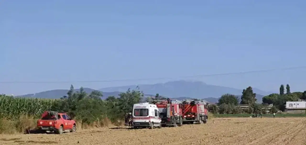 İzmir'de eğitim uçağı düştü: 1 ölü
