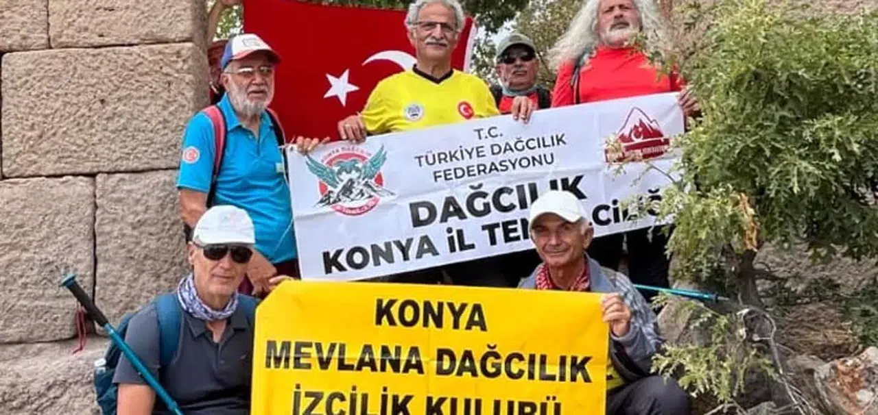 Mevlana Dağcıları Alisumas zirvesinde