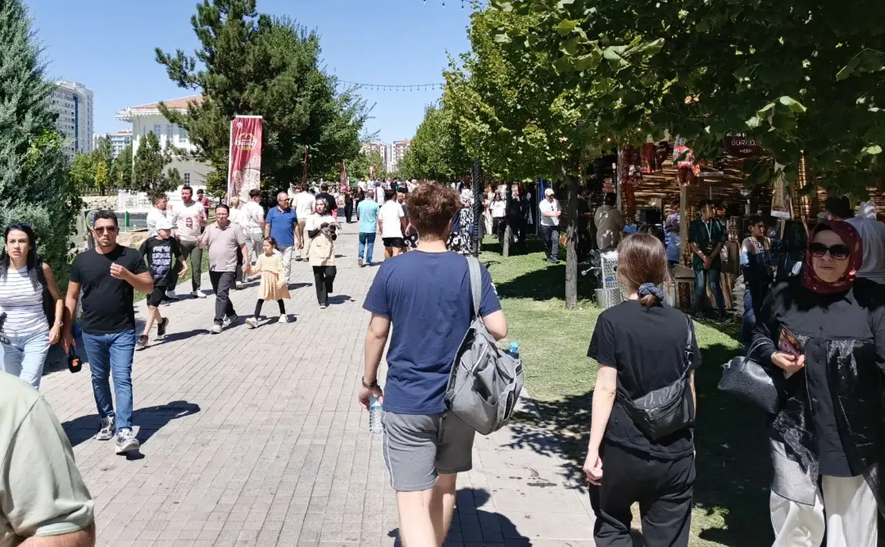 Konya GastroFest kapılarını açtı: Lezzet tutkunları akın etti!