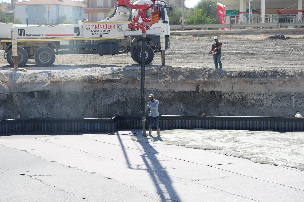 Konyalının ucuza ekmek yiyebileceği halk ekmek fırını çalışmaları tam gaz!