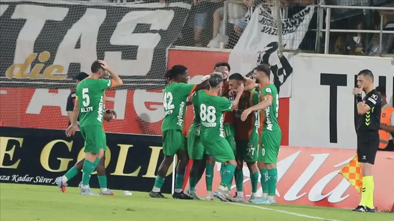 Alanyaspor, Beşiktaş’ı 2-0 Mağlup Etti