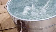 Su dolu kovaya düşen bebek öldü