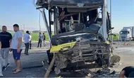 Halk otobüsü ile tır çarpıştı