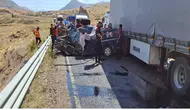 Kamyonet ile tır çarpıştı