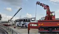 Kuzey Marmara Otoyolu'nda yolcu otobüsü bariyerlere çarptı