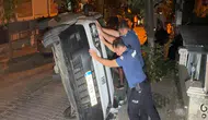 Alkollü sürücü 2 otomobile çarptı