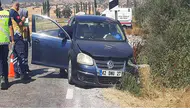 Otomobil köprü bariyerine çarptı