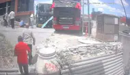 Otobüs TIR'a çarptı