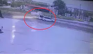Kurbanlık yüklü kamyonetle hafif ticari aracın çarpıştığı kaza kamerada: 4 yaralı