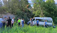 Minibüs şarampole yuvarlandı