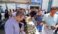Meram’da aşure bereketi: Vatandaşlara ikram yapıldı!