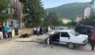 Otomobille çarpışan motosikletteki 2 kişi yaralandı