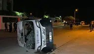 Otomobilin çarptığı işçi servisi devrildi: 7 yaralı