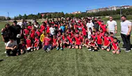 Milli futbolcu Cengiz Ünder, yetiştiği kulüpte gençlerle buluştu