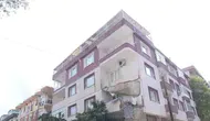 5 katlı binada dairenin balkonu çöktü