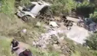 Şarampole devrilen kamyonun sürücüsü öldü